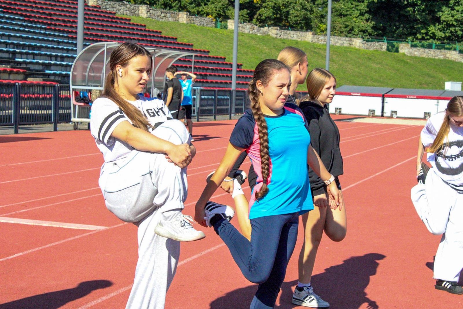 Zdjęcie w galerii na portalu naszraciborz.pl: VI Bieg Erasmusa w Ekonomiku – sportowa rywalizacja i integracja uczniów wiadomości z regionu