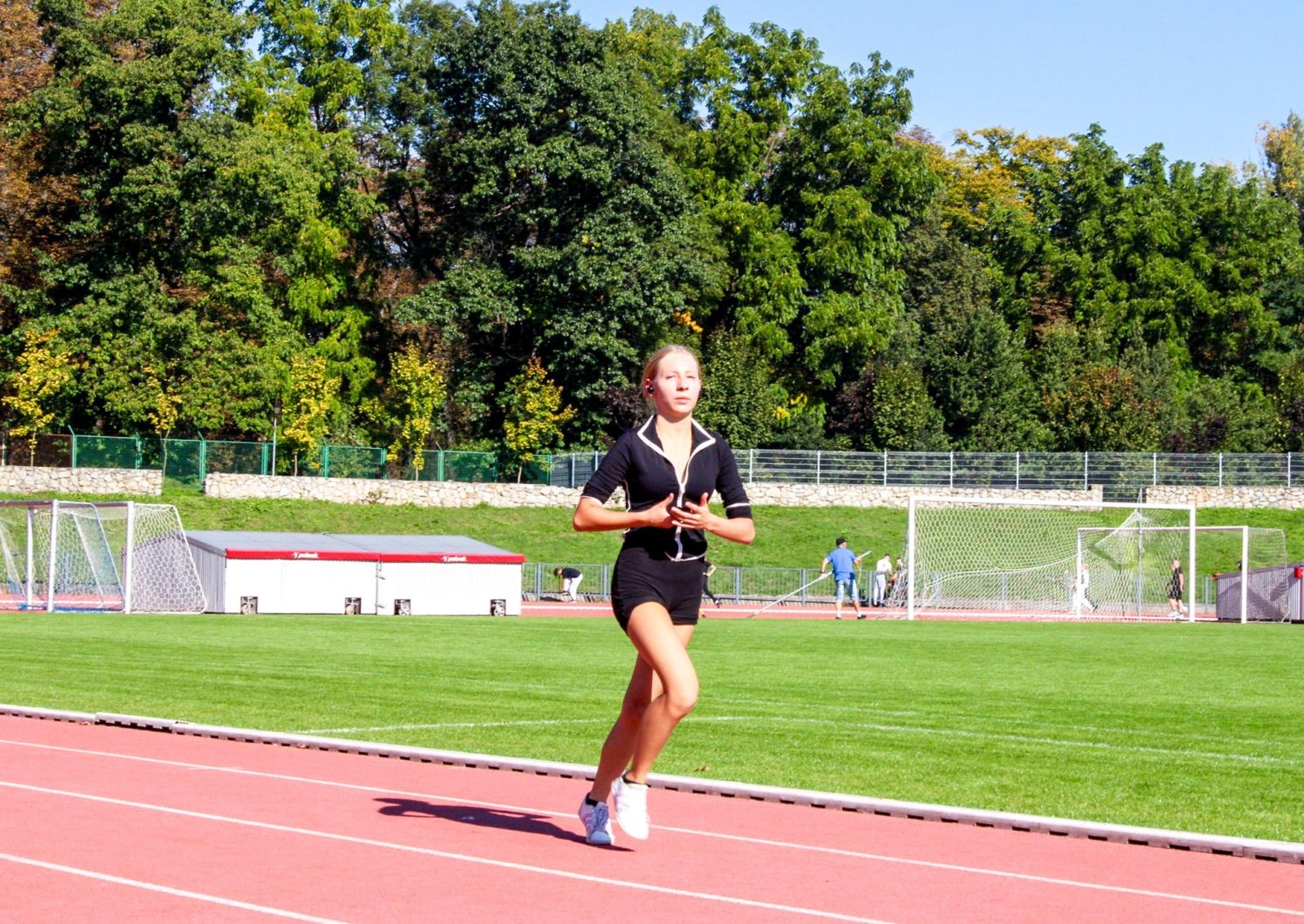 Zdjęcie w galerii na portalu naszraciborz.pl: VI Bieg Erasmusa w Ekonomiku – sportowa rywalizacja i integracja uczniów wiadomości z regionu
