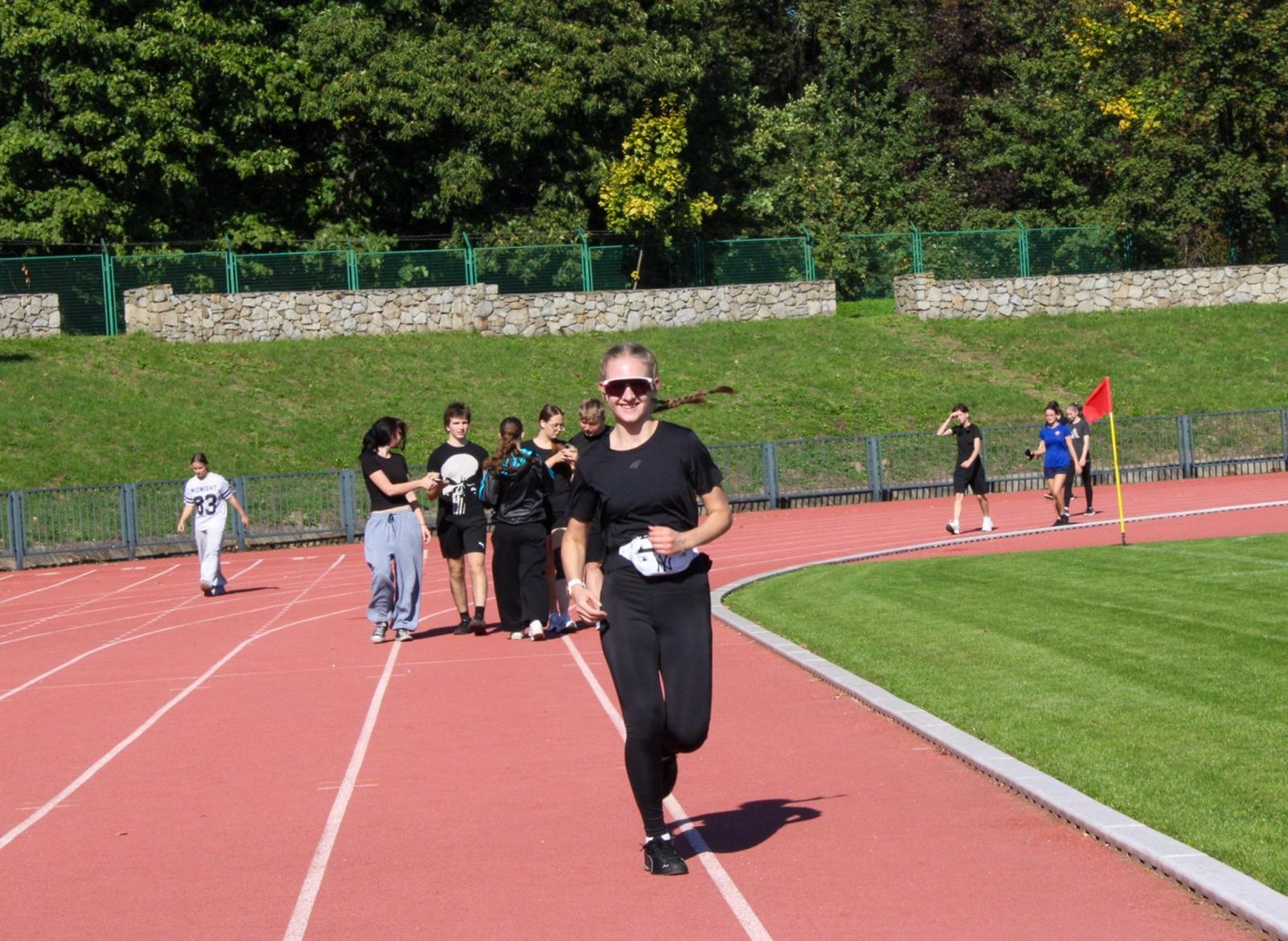 Zdjęcie w galerii na portalu naszraciborz.pl: VI Bieg Erasmusa w Ekonomiku – sportowa rywalizacja i integracja uczniów wiadomości z regionu