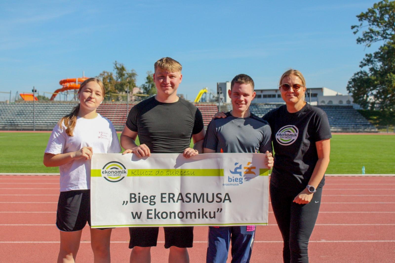 Zdjęcie w galerii na portalu naszraciborz.pl: VI Bieg Erasmusa w Ekonomiku – sportowa rywalizacja i integracja uczniów wiadomości z regionu