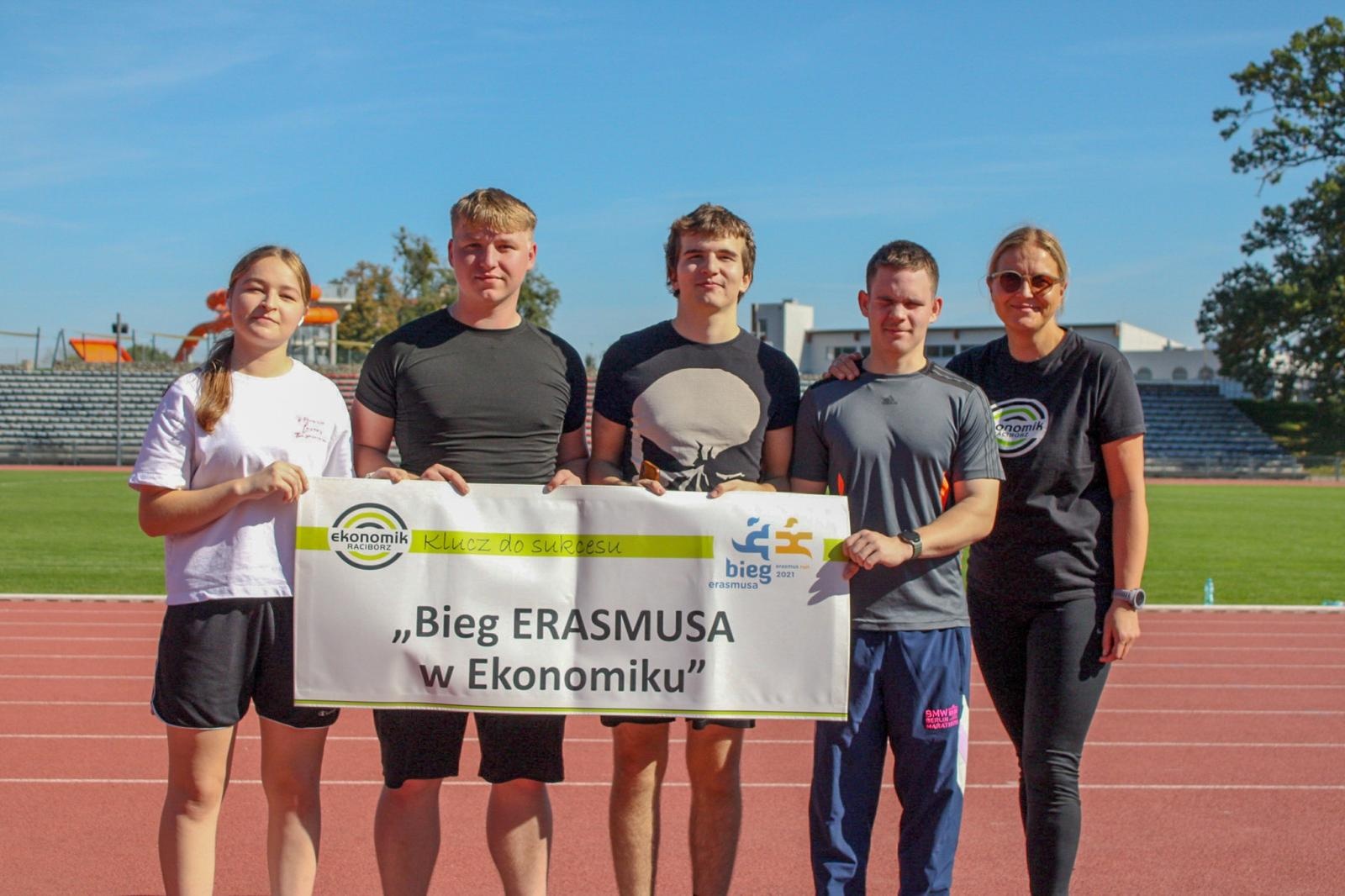 Zdjęcie w galerii na portalu naszraciborz.pl: VI Bieg Erasmusa w Ekonomiku – sportowa rywalizacja i integracja uczniów wiadomości z regionu