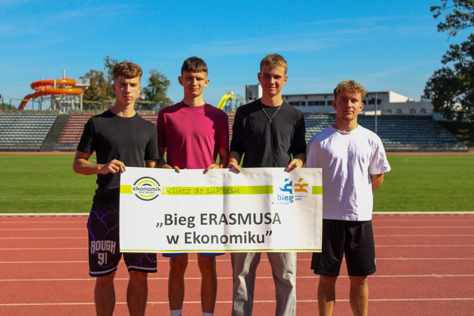 Zdjęcie w galerii na portalu naszraciborz.pl: VI Bieg Erasmusa w Ekonomiku – sportowa rywalizacja i integracja uczniów wiadomości z regionu
