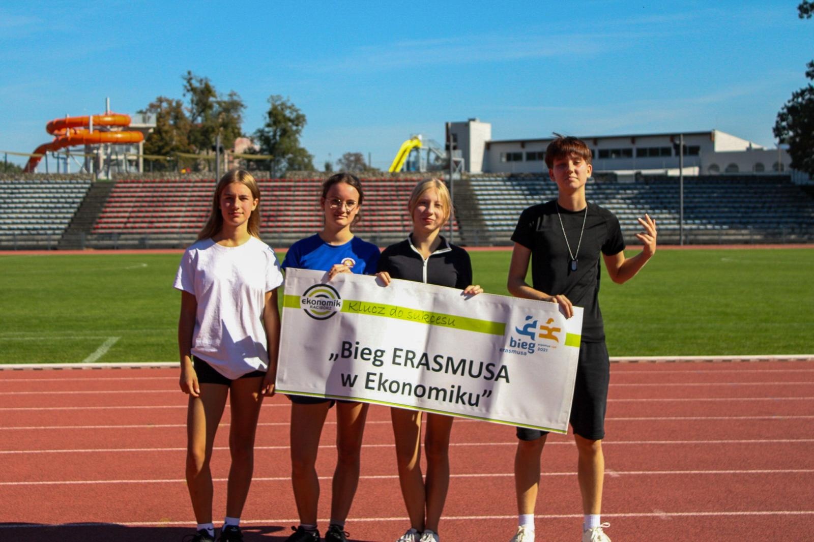 Zdjęcie w galerii na portalu naszraciborz.pl: VI Bieg Erasmusa w Ekonomiku – sportowa rywalizacja i integracja uczniów wiadomości z regionu