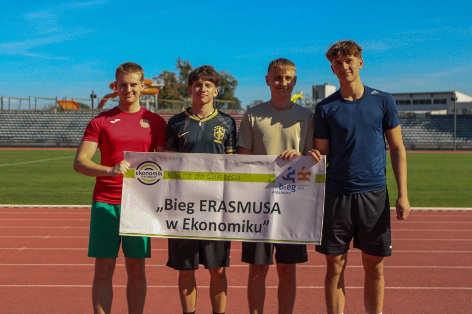 Zdjęcie w galerii na portalu naszraciborz.pl: VI Bieg Erasmusa w Ekonomiku – sportowa rywalizacja i integracja uczniów wiadomości z regionu