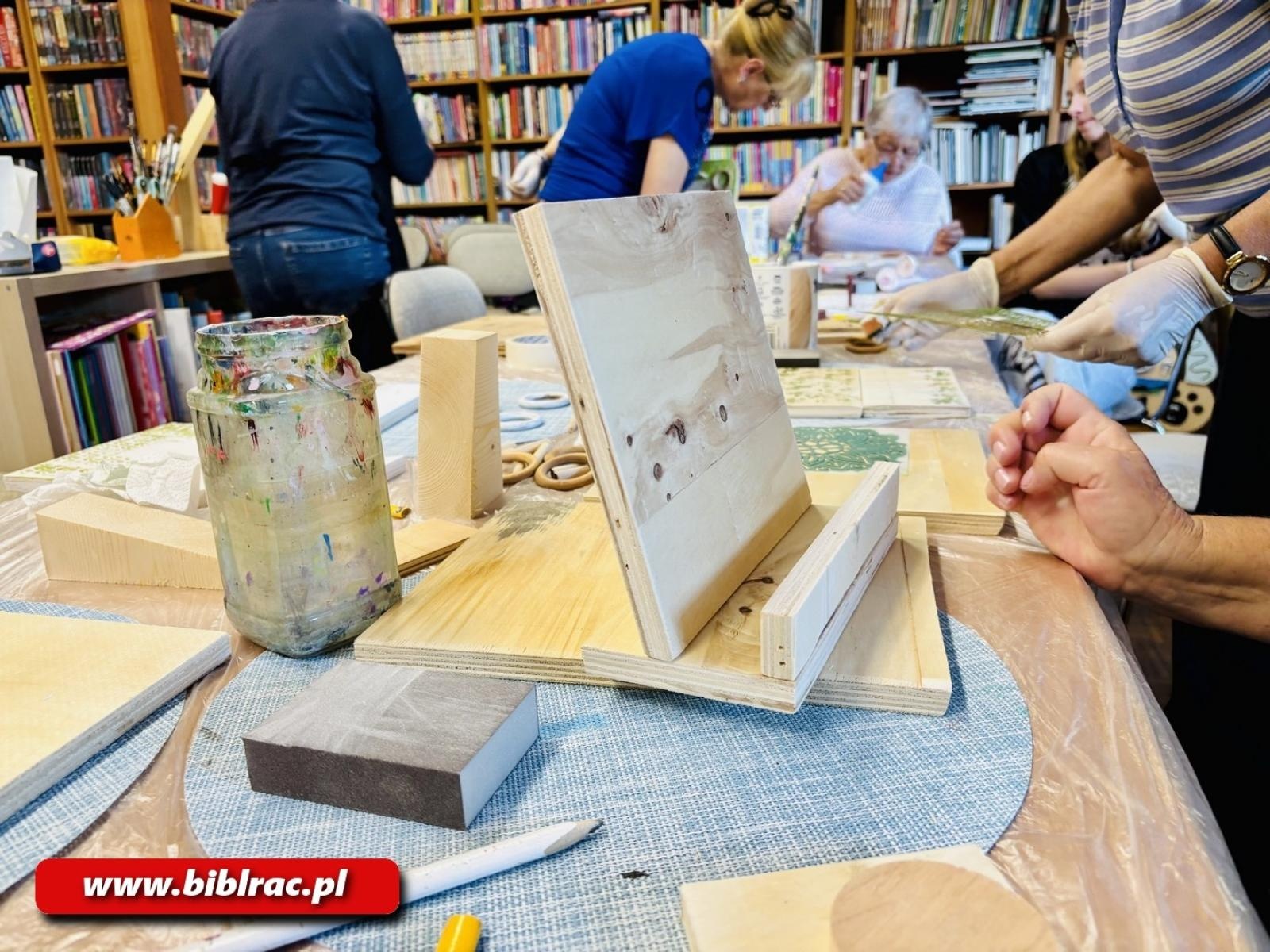 Zdjęcie w galerii na portalu naszraciborz.pl: Jesienne majsterkowanie w drewnie w Ocicach wiadomości z regionu