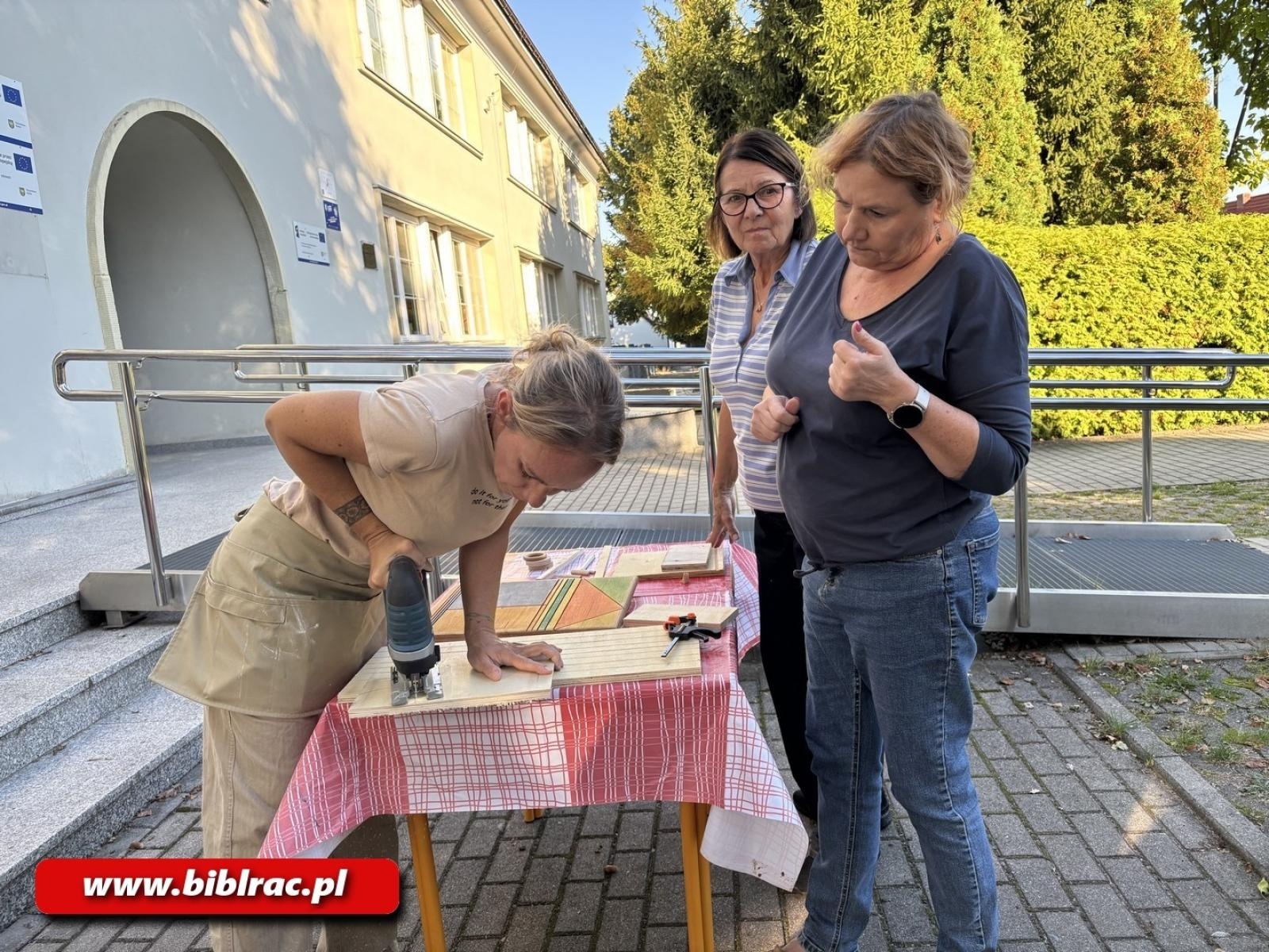 Zdjęcie w galerii na portalu naszraciborz.pl: Jesienne majsterkowanie w drewnie w Ocicach wiadomości z regionu