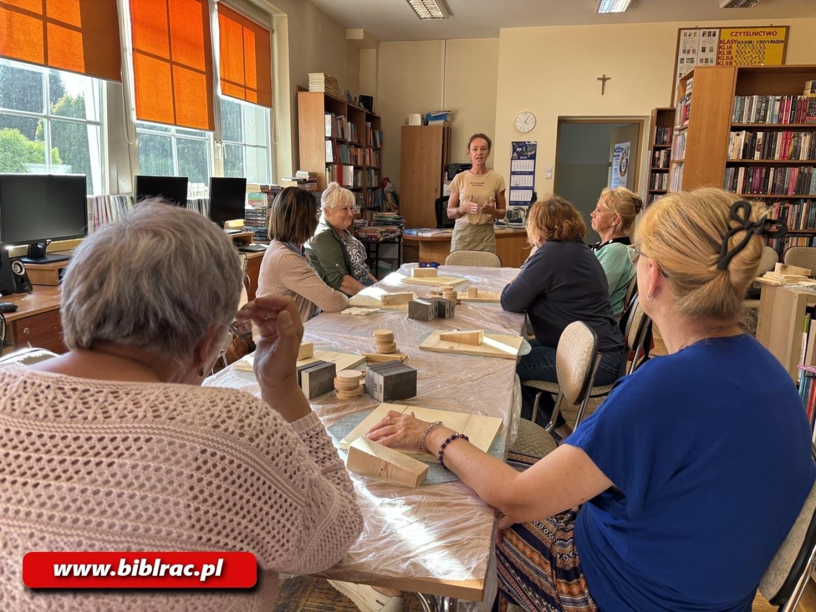 Zdjęcie w galerii na portalu naszraciborz.pl: Jesienne majsterkowanie w drewnie w Ocicach wiadomości z regionu
