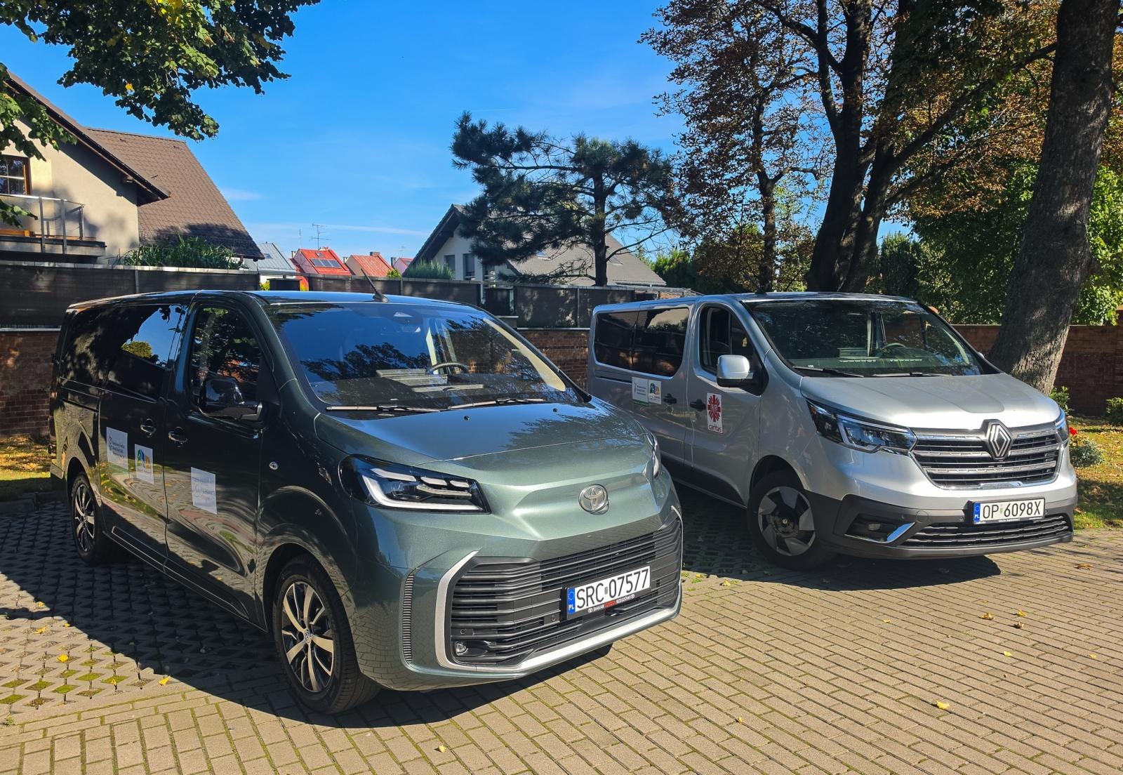 Zdjęcie w galerii na portalu naszraciborz.pl: Dwa nowe samochody do przewozu osób z niepełnosprawnościami trafiły do powiatu raciborskiego wiadomości z regionu