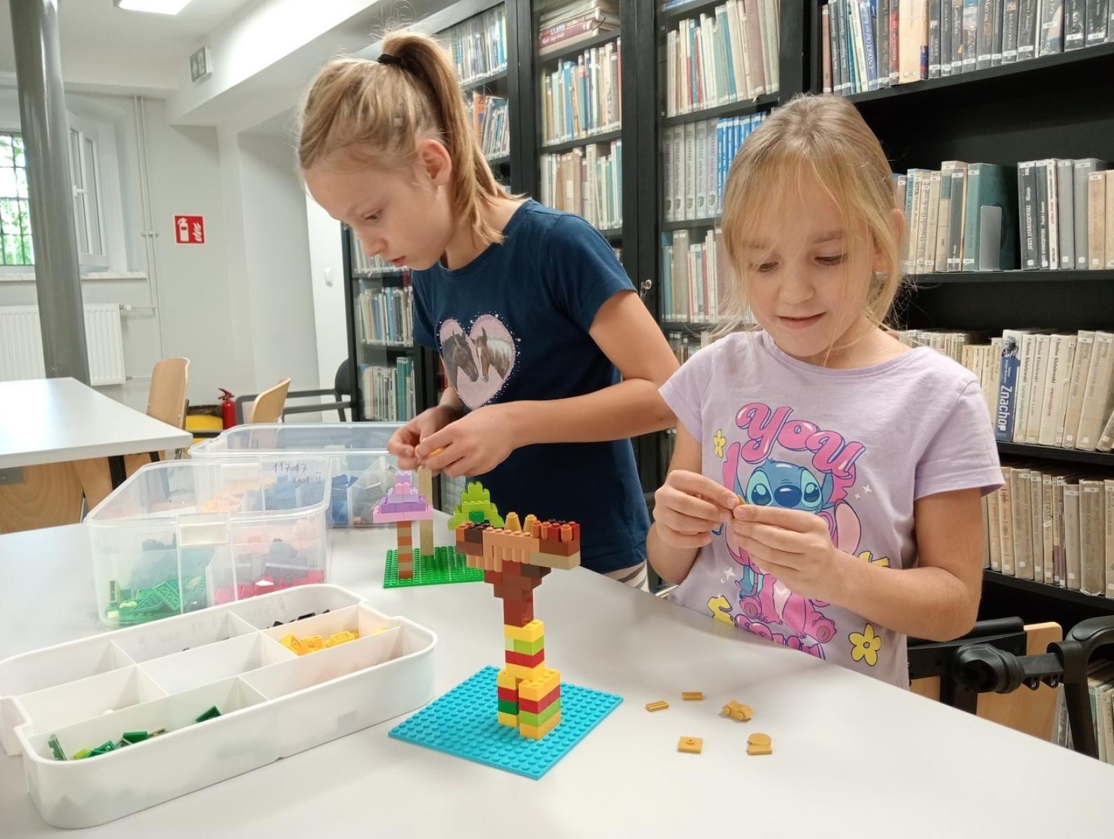 Zdjęcie w galerii na portalu naszraciborz.pl: Biblioteczne kluby polecają się na jesień wiadomości z regionu