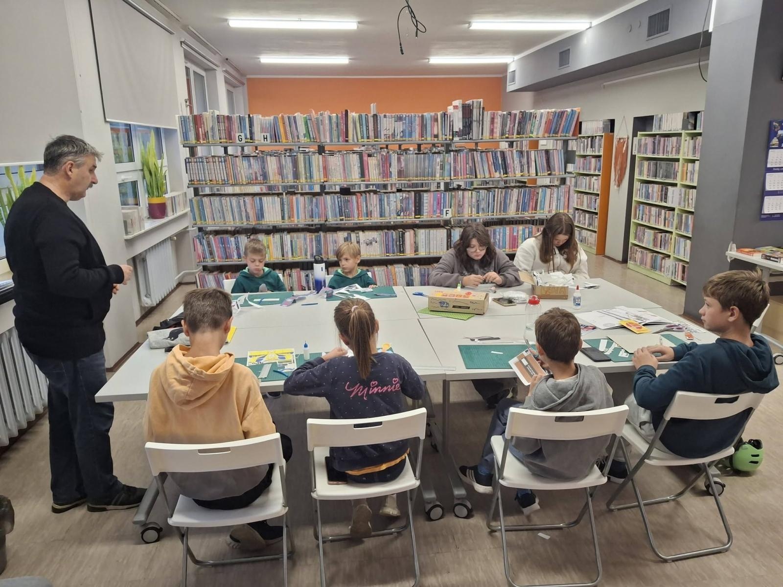 Zdjęcie w galerii na portalu naszraciborz.pl: Biblioteczne kluby polecają się na jesień wiadomości z regionu