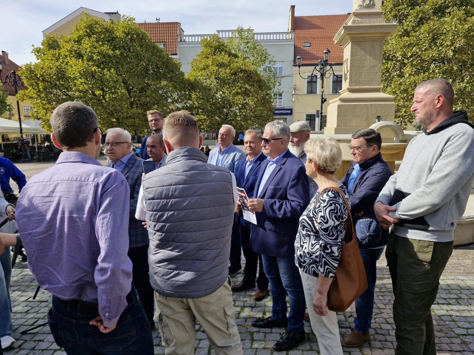 Zdjęcie w galerii na portalu naszraciborz.pl: PiS: Rząd Tuska zadłuża Polskę na potęgę. Jakie mogą być konsekwencje dla Raciborza? wiadomości z regionu