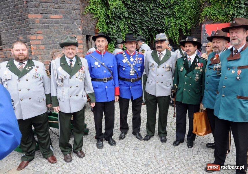 Zdjęcie w galerii na portalu naszraciborz.pl: Kowal na królewskim kurkowym tronie wiadomości z regionu