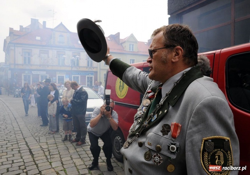 Zdjęcie w galerii na portalu naszraciborz.pl: Kowal na królewskim kurkowym tronie wiadomości z regionu
