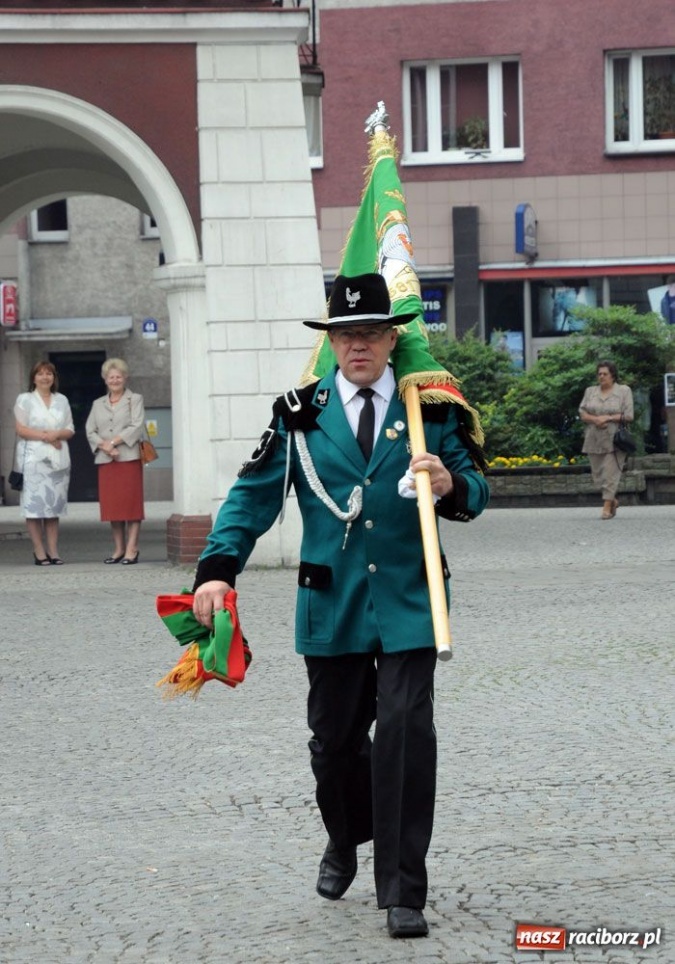 Zdjęcie w galerii na portalu naszraciborz.pl: Kowal na królewskim kurkowym tronie wiadomości z regionu