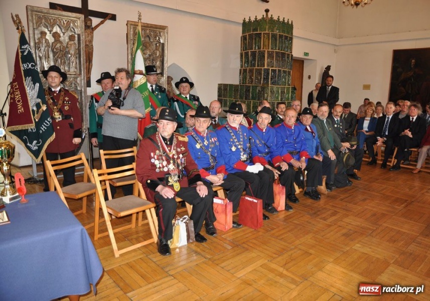 Zdjęcie w galerii na portalu naszraciborz.pl: Kowal na królewskim kurkowym tronie wiadomości z regionu