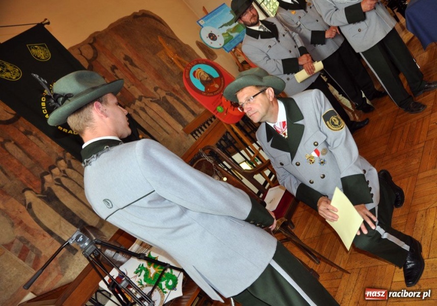 Zdjęcie w galerii na portalu naszraciborz.pl: Kowal na królewskim kurkowym tronie wiadomości z regionu