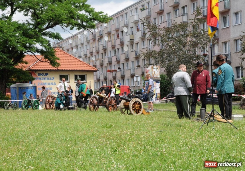 Zdjęcie w galerii na portalu naszraciborz.pl: Kowal na królewskim kurkowym tronie wiadomości z regionu