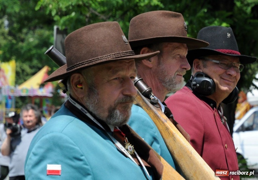 Zdjęcie w galerii na portalu naszraciborz.pl: Kowal na królewskim kurkowym tronie wiadomości z regionu