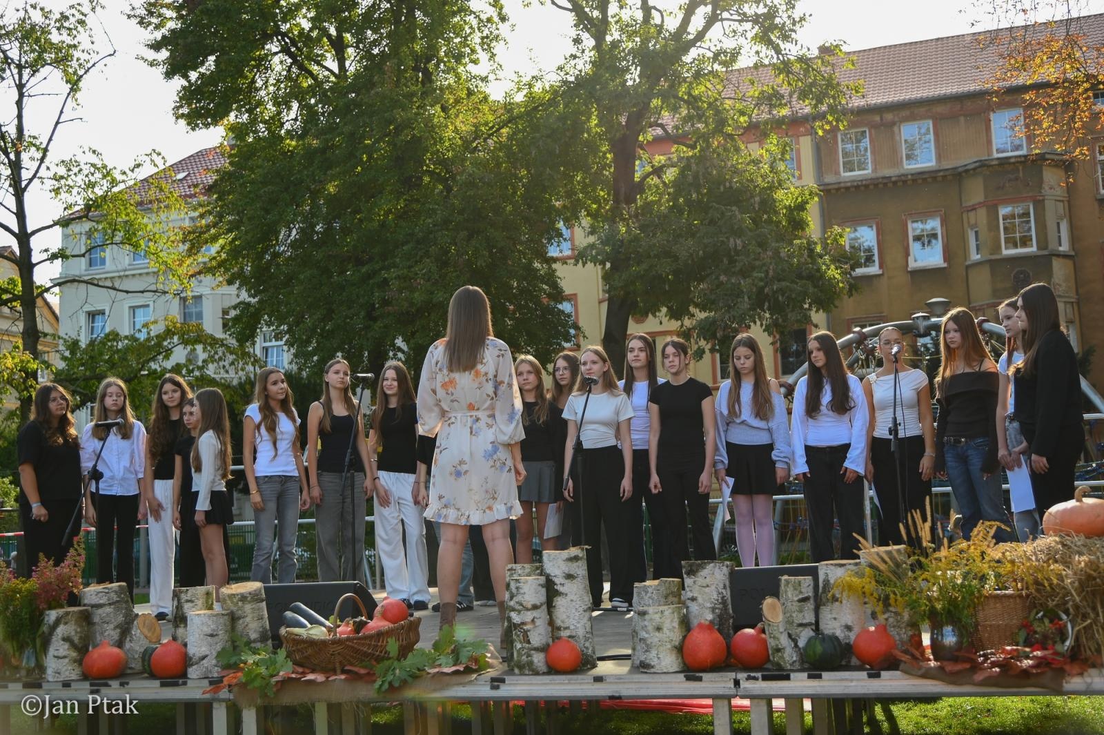 Zdjęcie w galerii na portalu naszraciborz.pl: Święto Dyni w Ogródku Jordanowskim. Jesienny dzień pełen atrakcji dla rodzin [FOTO i WIDEO] wiadomości z regionu