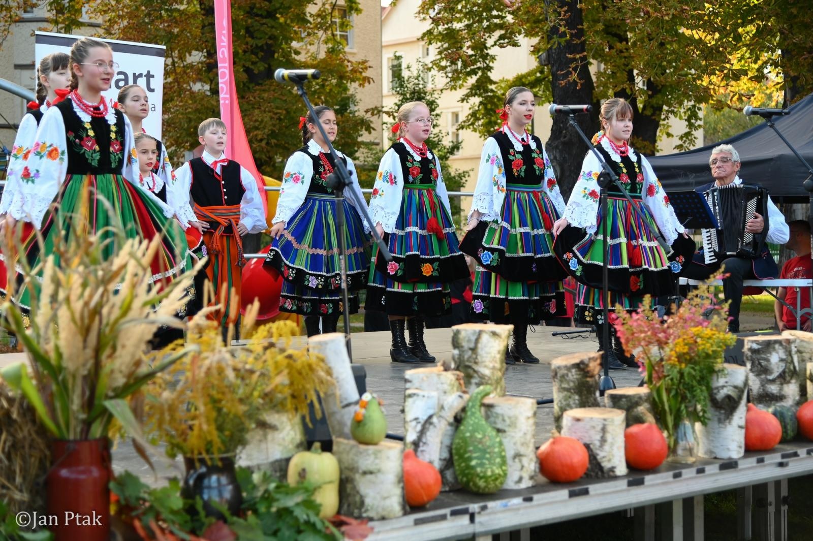 Zdjęcie w galerii na portalu naszraciborz.pl: Święto Dyni w Ogródku Jordanowskim. Jesienny dzień pełen atrakcji dla rodzin [FOTO i WIDEO] wiadomości z regionu