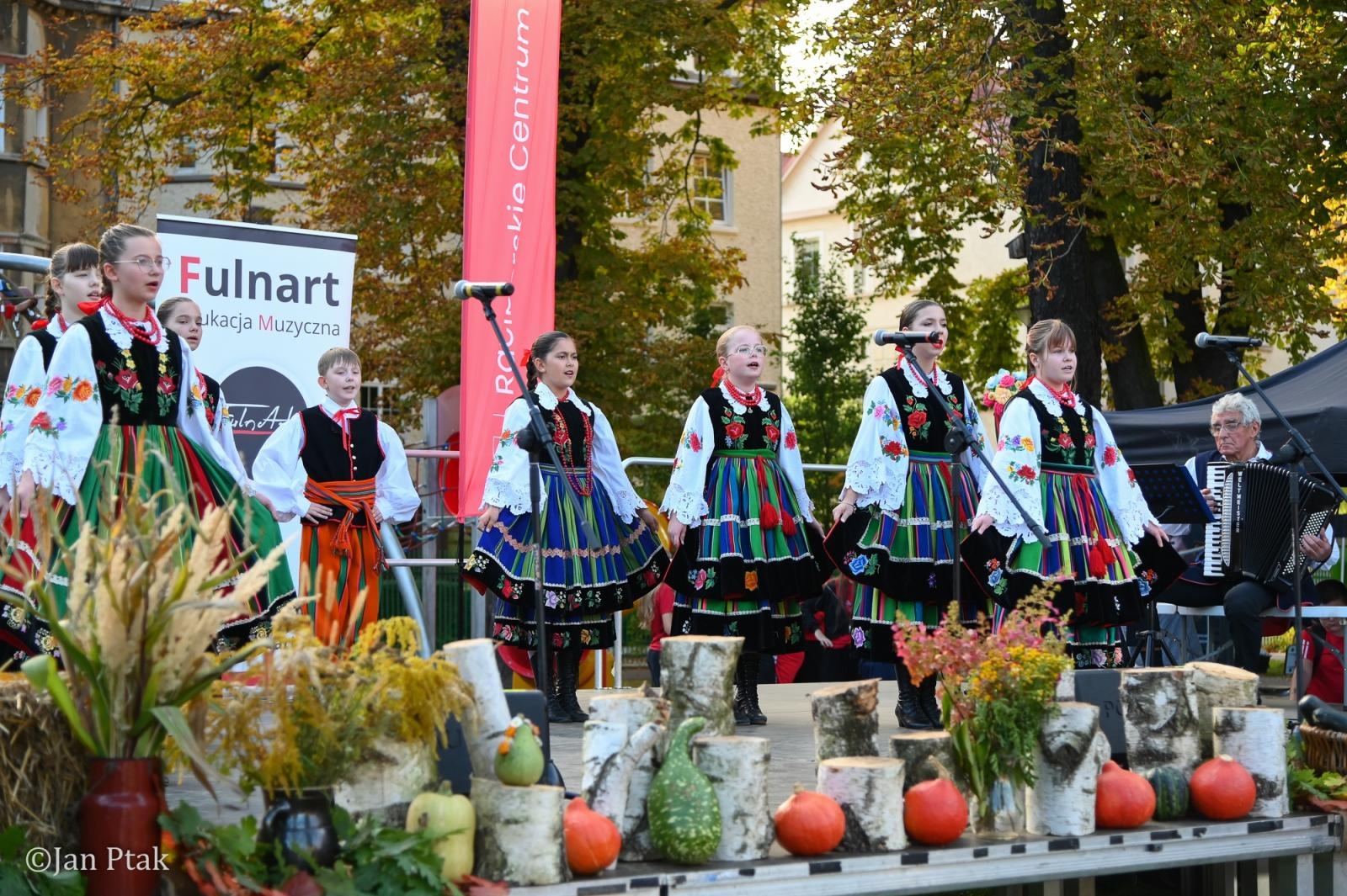Zdjęcie w galerii na portalu naszraciborz.pl: Święto Dyni w Ogródku Jordanowskim. Jesienny dzień pełen atrakcji dla rodzin [FOTO i WIDEO] wiadomości z regionu