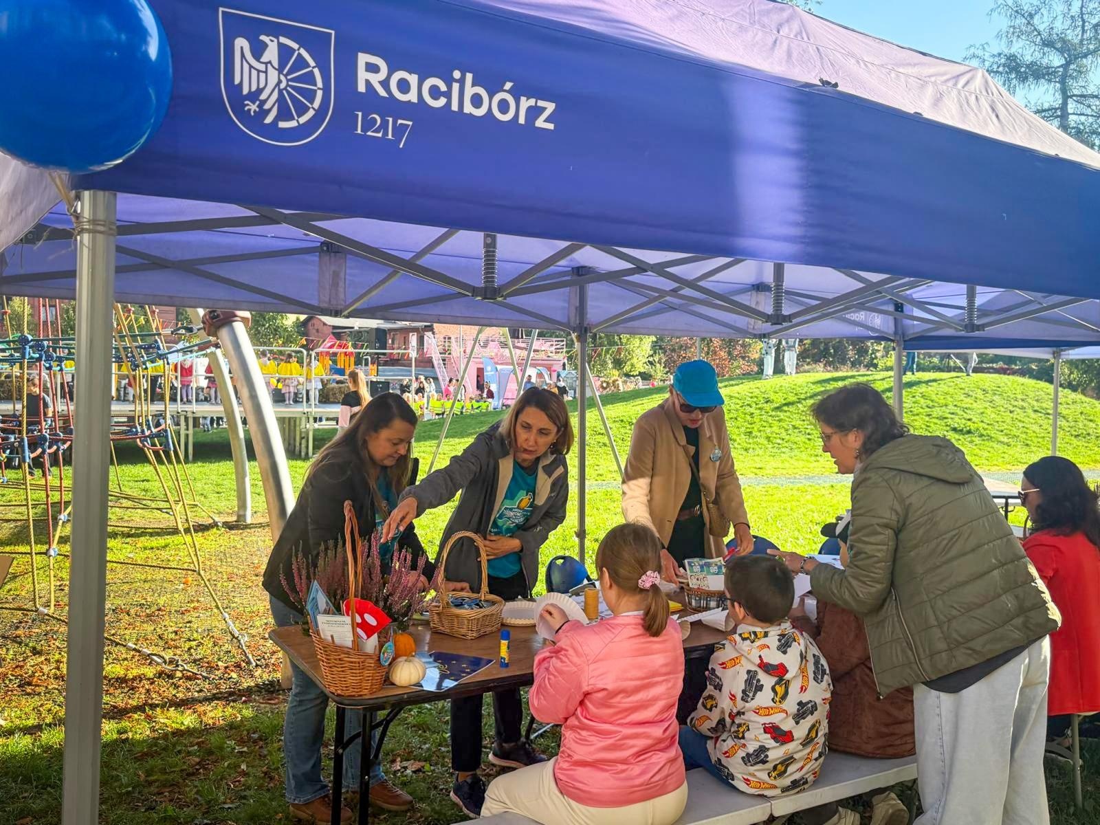 Zdjęcie w galerii na portalu naszraciborz.pl: Święto Dyni w Ogródku Jordanowskim. Jesienny dzień pełen atrakcji dla rodzin [FOTO i WIDEO] wiadomości z regionu