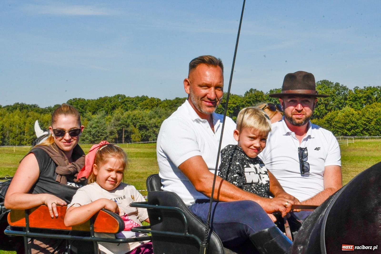 Zdjęcie w galerii na portalu naszraciborz.pl: Piknik Św. Huberta w Łańcach. Piękna pogoda na jubileuszową edycję [FOTO wiadomości z regionu