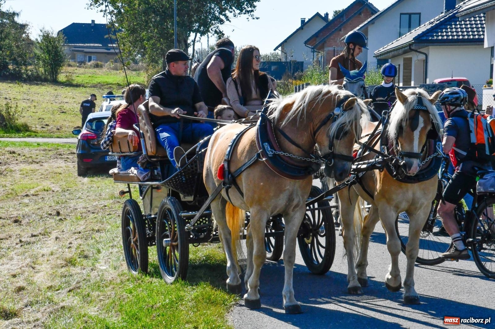 Zdjęcie w galerii na portalu naszraciborz.pl: Piknik Św. Huberta w Łańcach. Piękna pogoda na jubileuszową edycję [FOTO wiadomości z regionu
