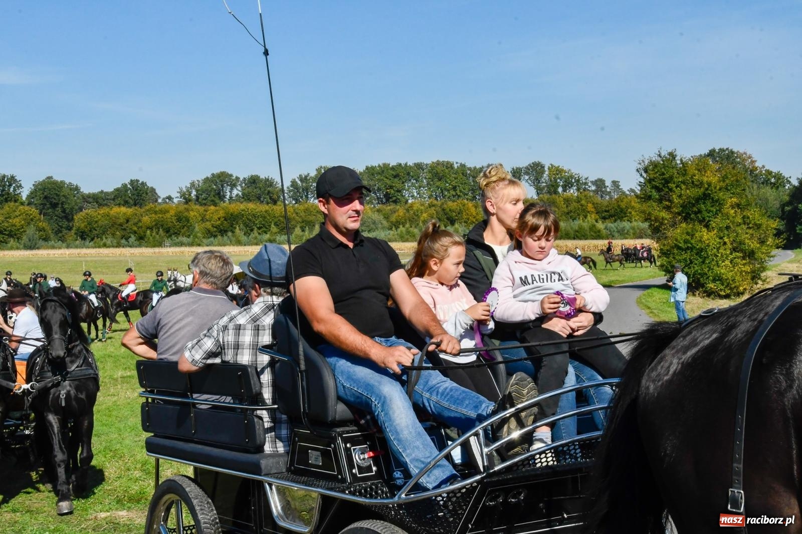 Zdjęcie w galerii na portalu naszraciborz.pl: Piknik Św. Huberta w Łańcach. Piękna pogoda na jubileuszową edycję [FOTO wiadomości z regionu