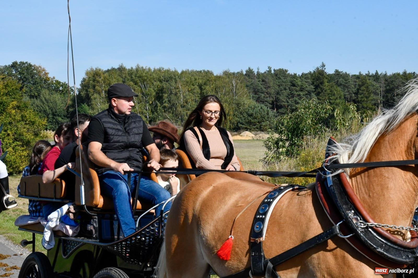 Zdjęcie w galerii na portalu naszraciborz.pl: Piknik Św. Huberta w Łańcach. Piękna pogoda na jubileuszową edycję [FOTO wiadomości z regionu
