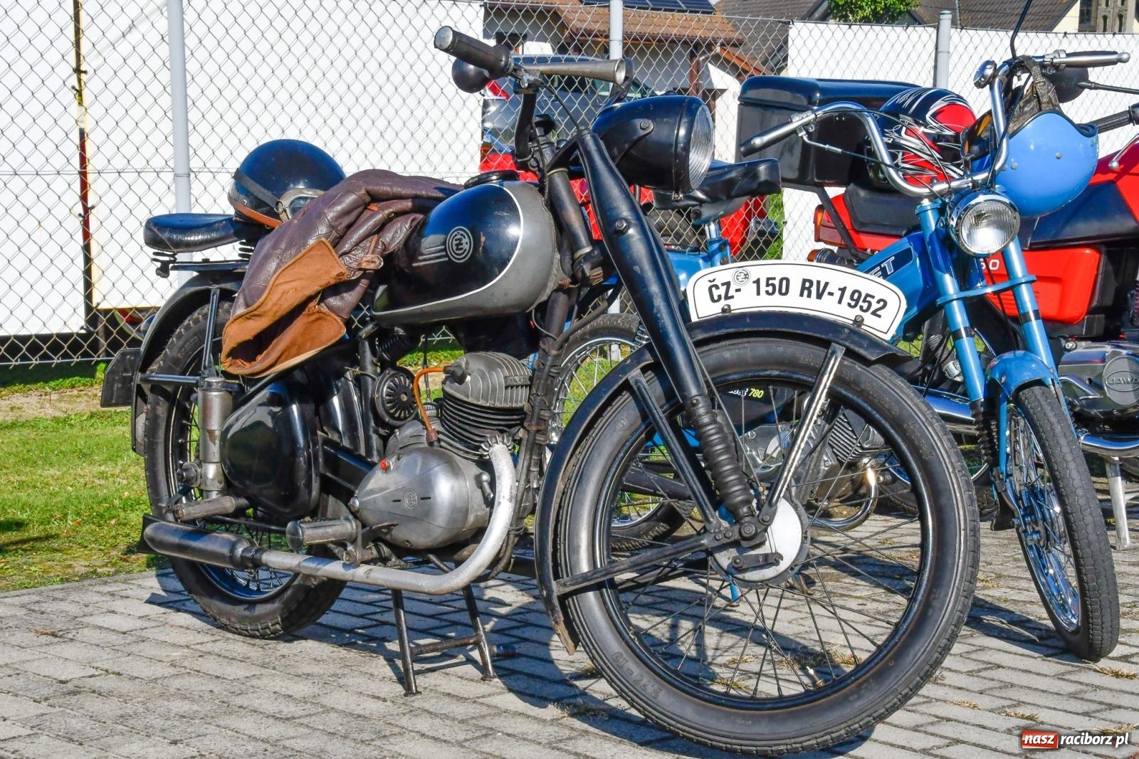 Zdjęcie w galerii na portalu naszraciborz.pl: Rekordowe zakończenie sezonu motoryzacyjnego w Zabełkowie [FOTO i WIDEO] wiadomości z regionu