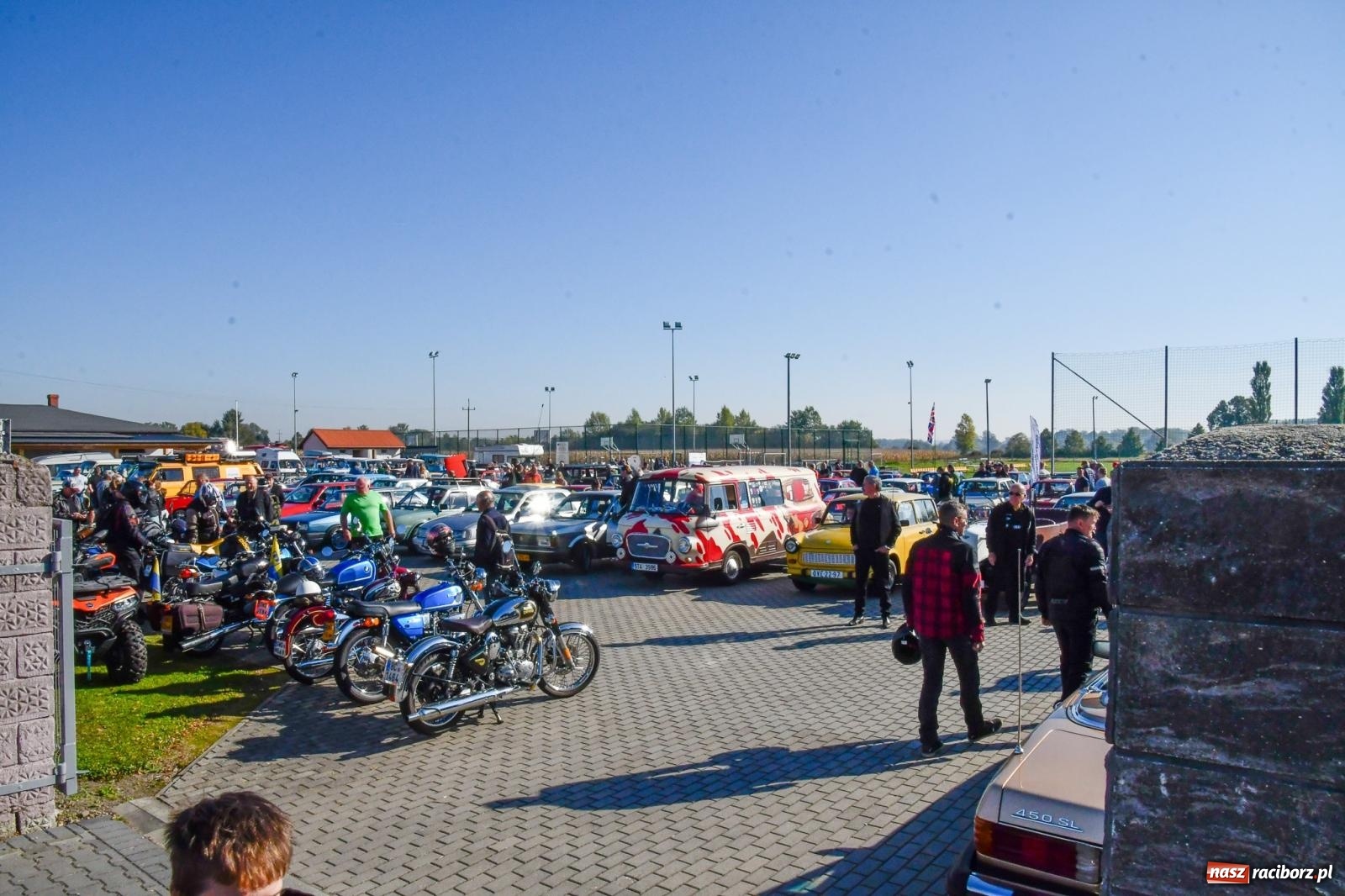Zdjęcie w galerii na portalu naszraciborz.pl: Rekordowe zakończenie sezonu motoryzacyjnego w Zabełkowie [FOTO i WIDEO] wiadomości z regionu