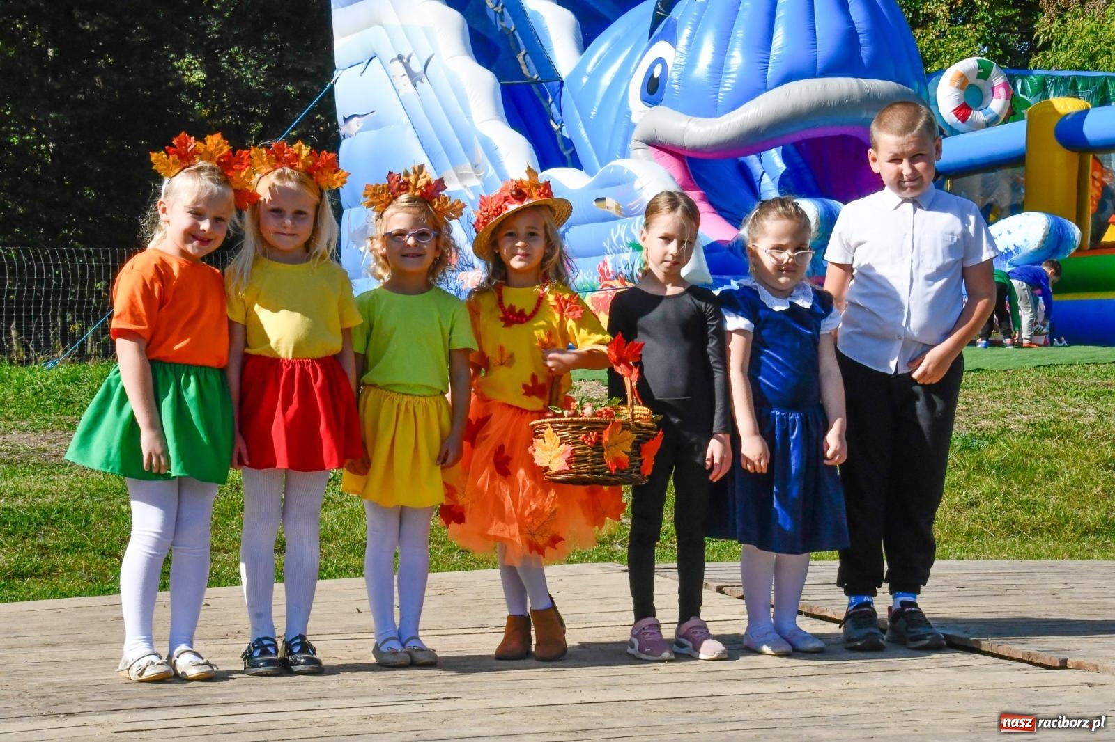 Zdjęcie w galerii na portalu naszraciborz.pl: Jarmark Rozmaitości w Sławikowie! Piękna pogoda, wyjątkowa lokalizacja i mnóstwo atrakcji [FOTO] wiadomości z regionu
