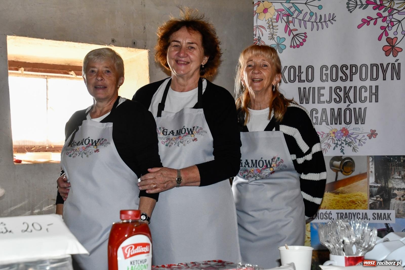 Zdjęcie w galerii na portalu naszraciborz.pl: Jarmark Rozmaitości w Sławikowie! Piękna pogoda, wyjątkowa lokalizacja i mnóstwo atrakcji [FOTO] wiadomości z regionu