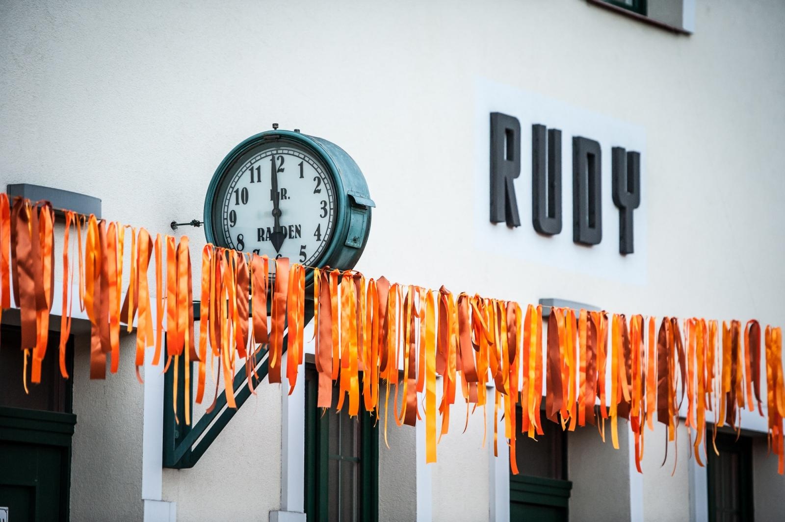 Zdjęcie w galerii na portalu naszraciborz.pl: Muzyka z filmów o agencie 007 w starej lokomotywowni i nocny przejazd Pumpkin Expressem [FOTO i WIDEO] wiadomości z regionu
