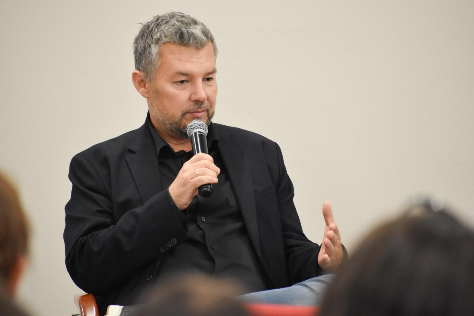 Zdjęcie w galerii na portalu naszraciborz.pl: Piotr Halicki na Zamku Piastowskim. O kulisach pracy Łowców cieni wiadomości z regionu