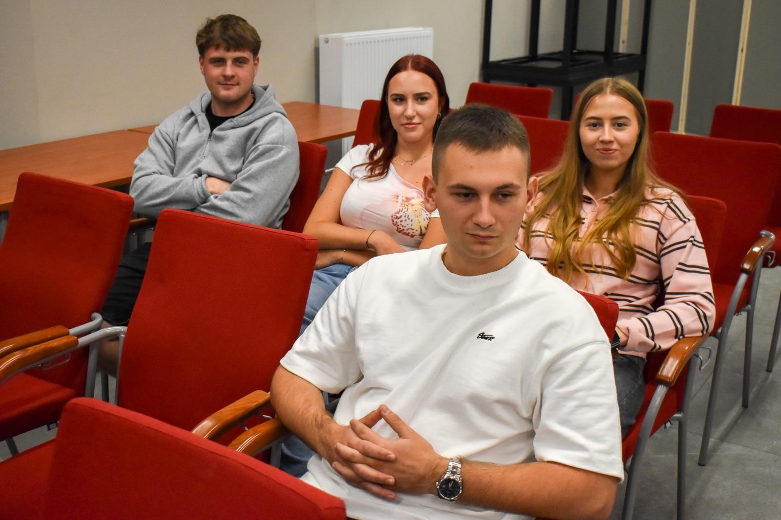 Zdjęcie w galerii na portalu naszraciborz.pl: Piotr Halicki na Zamku Piastowskim. O kulisach pracy Łowców cieni wiadomości z regionu