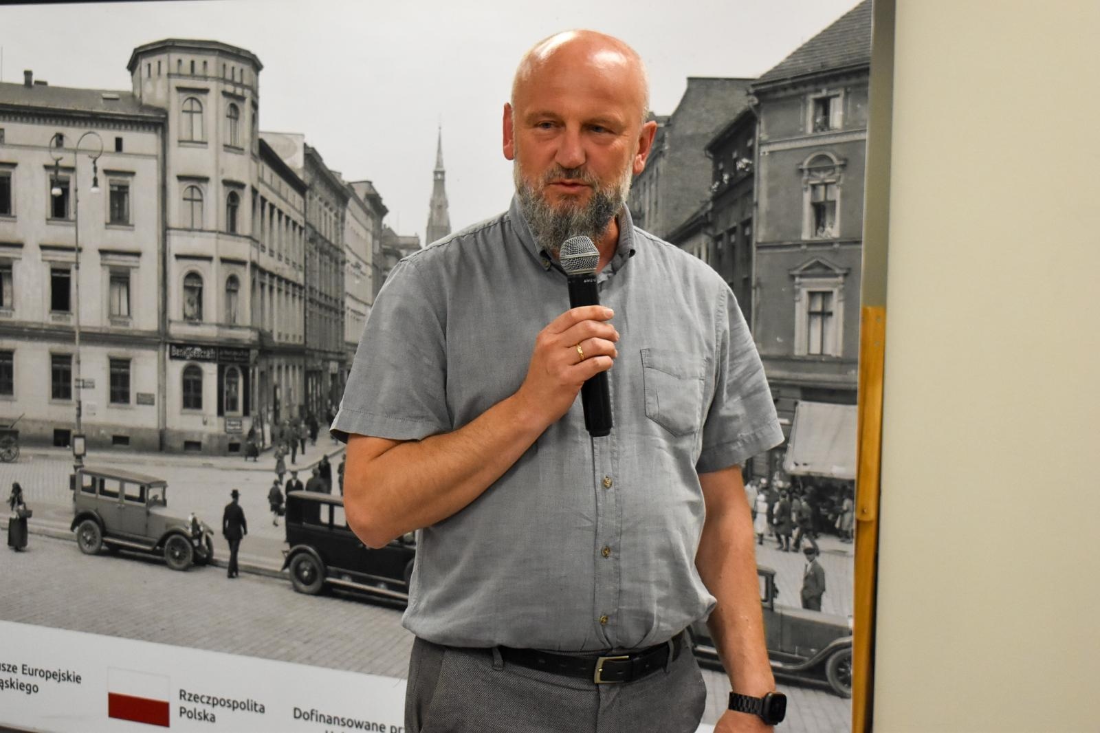 Zdjęcie w galerii na portalu naszraciborz.pl: Piotr Halicki na Zamku Piastowskim. O kulisach pracy Łowców cieni wiadomości z regionu