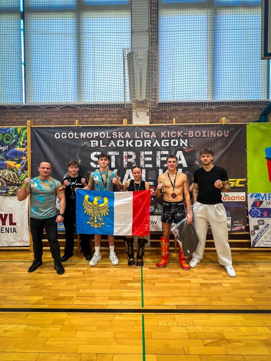 Zdjęcie w galerii na portalu naszraciborz.pl: Dwa złota dla Bartula Fight Club Racibórz! Adam Brzozowski najlepszym zawodnikiem K-1 wiadomości z regionu