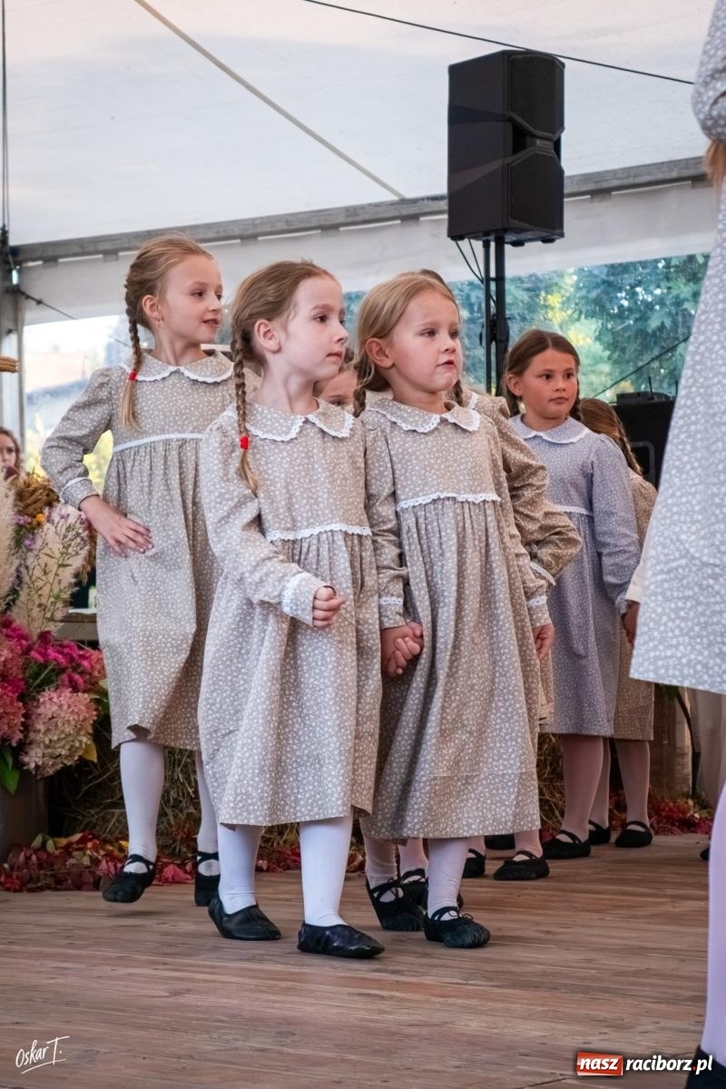 Zdjęcie w galerii na portalu naszraciborz.pl: Parafialny festyn w Nędzy. Występy, konkursy, nie zabrakło też tańca [FOTO] wiadomości z regionu