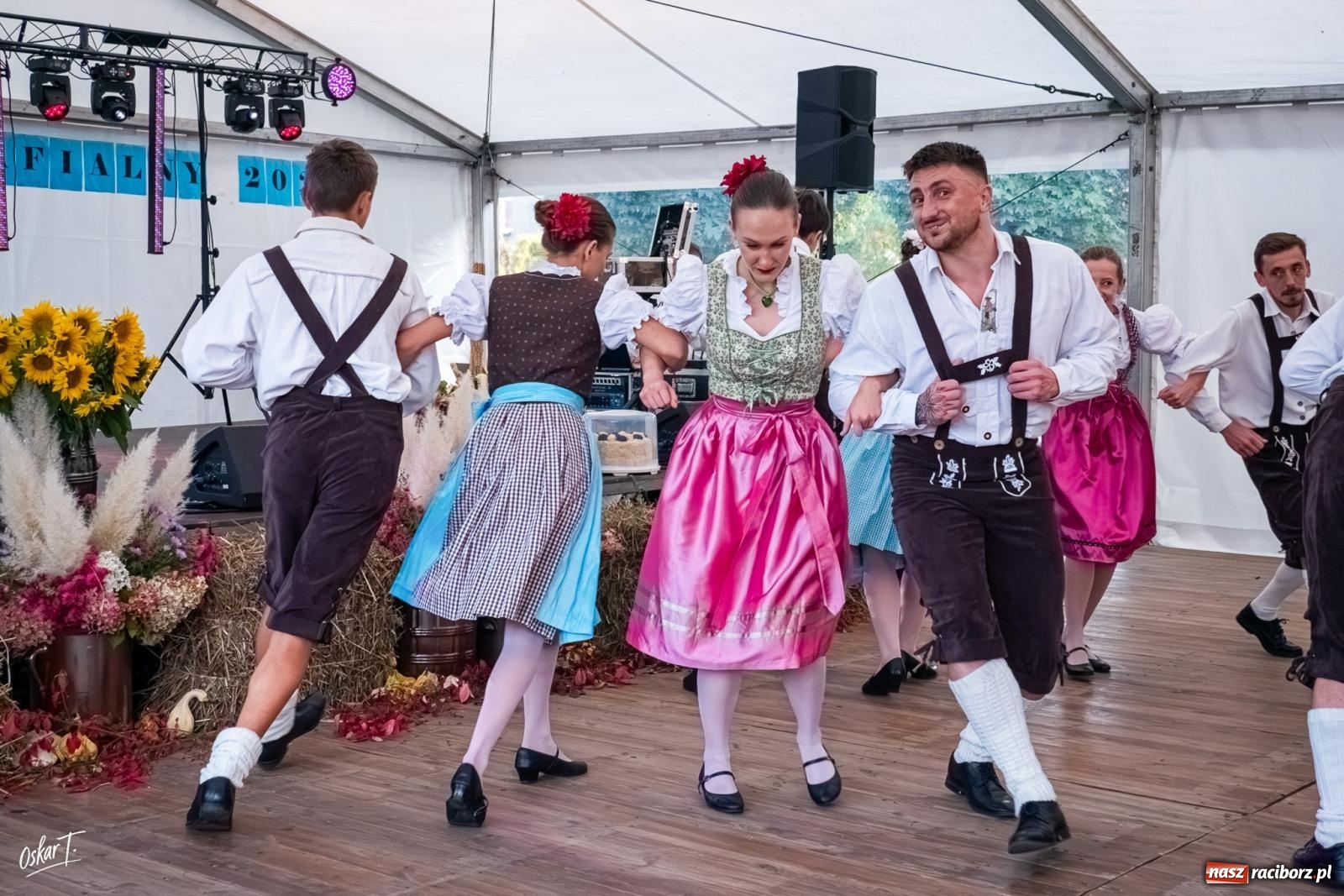 Zdjęcie w galerii na portalu naszraciborz.pl: Parafialny festyn w Nędzy. Występy, konkursy, nie zabrakło też tańca [FOTO] wiadomości z regionu