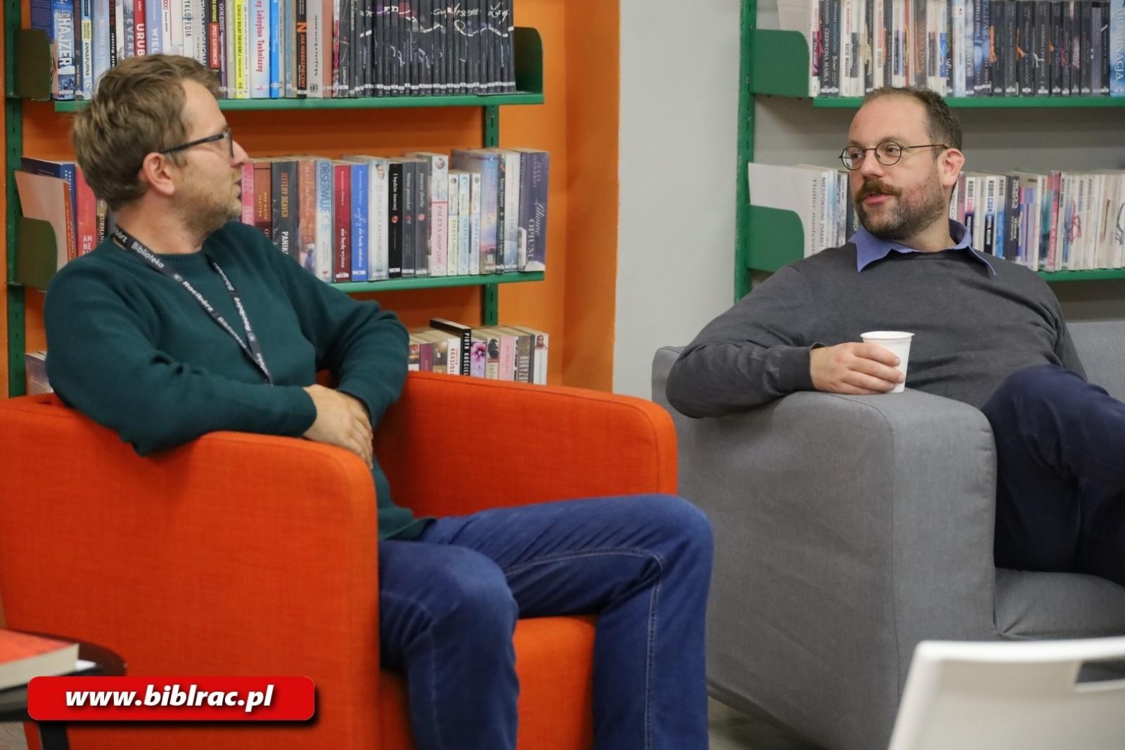Zdjęcie w galerii na portalu naszraciborz.pl: Czy ten pociąg już odjechał? Spotkanie z Karolem Trammerem w bibliotece wiadomości z regionu