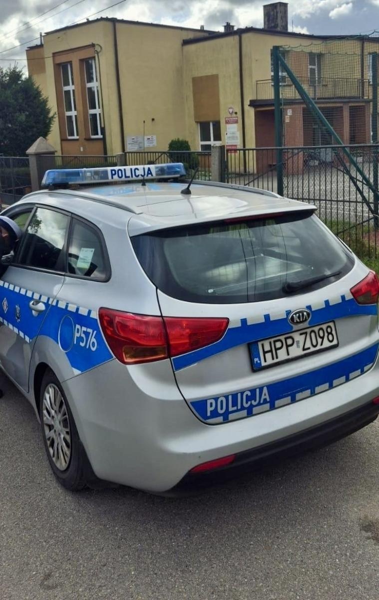 Zdjęcie w galerii na portalu naszraciborz.pl: Śląska, w tym raciborska Policja zwiększa czujność w rejonach szkół. Apeluje o spokój i rozwagę wiadomości z regionu
