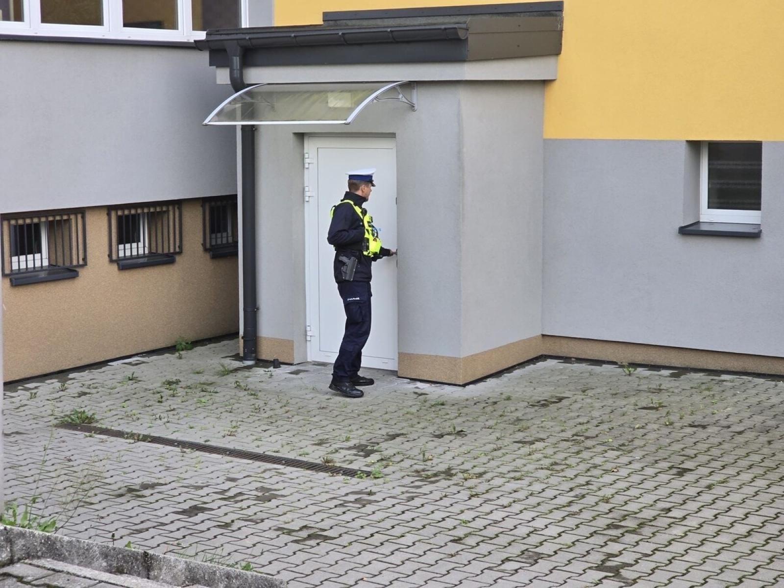 Zdjęcie w galerii na portalu naszraciborz.pl: Śląska, w tym raciborska Policja zwiększa czujność w rejonach szkół. Apeluje o spokój i rozwagę wiadomości z regionu