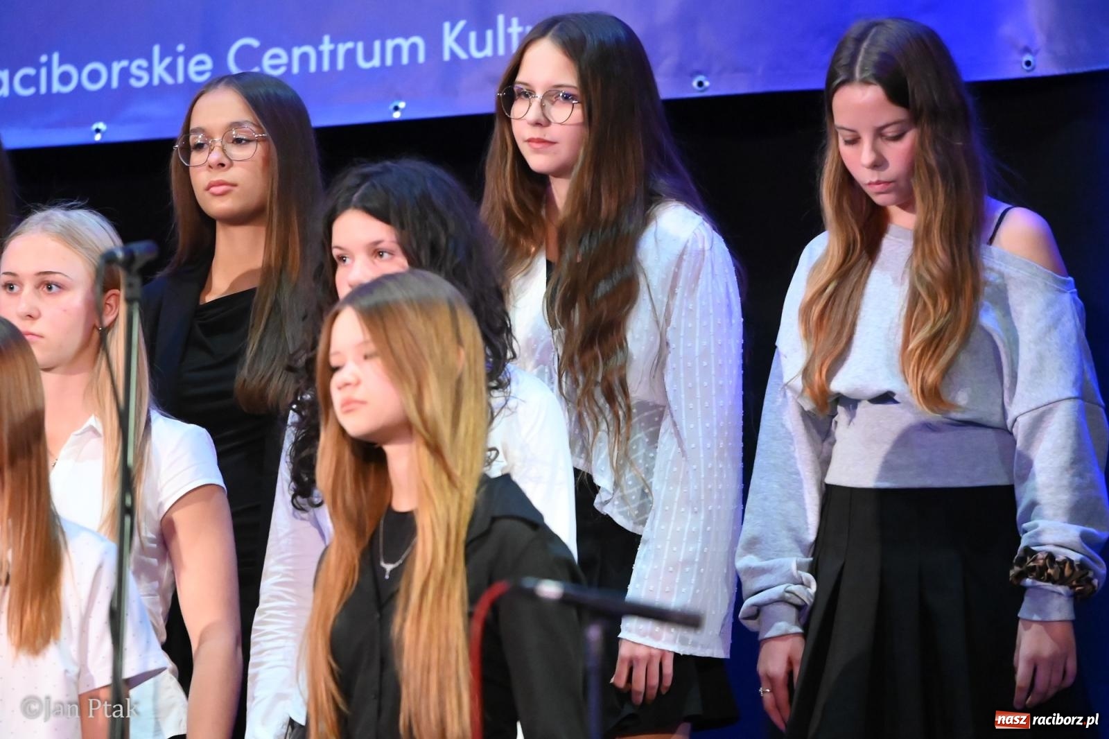 Zdjęcie w galerii na portalu naszraciborz.pl: Siedem chórów wystąpiło na koncercie Co nam w duszy gra w Raciborzu wiadomości z regionu
