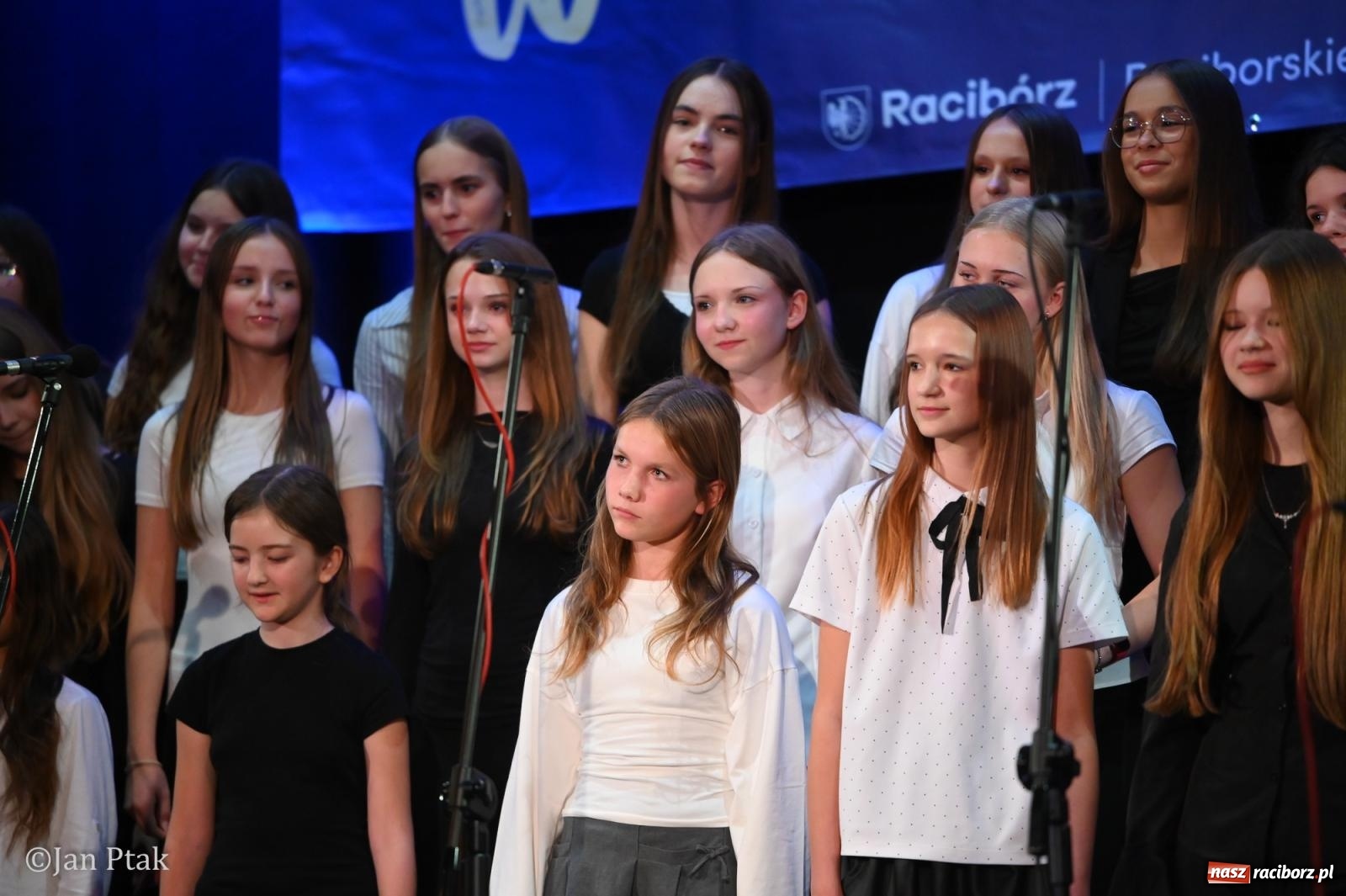 Zdjęcie w galerii na portalu naszraciborz.pl: Siedem chórów wystąpiło na koncercie Co nam w duszy gra w Raciborzu wiadomości z regionu