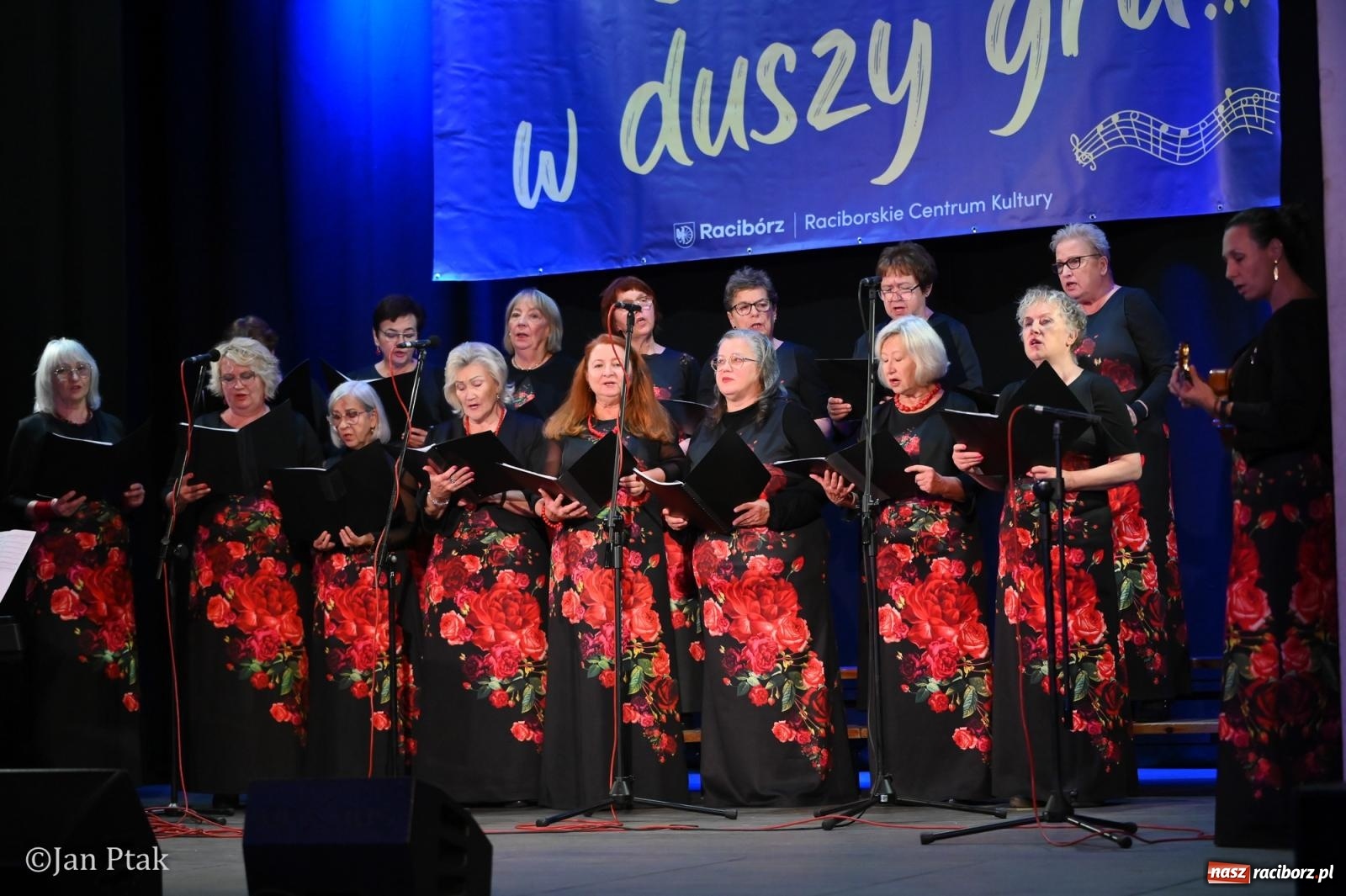 Zdjęcie w galerii na portalu naszraciborz.pl: Siedem chórów wystąpiło na koncercie Co nam w duszy gra w Raciborzu wiadomości z regionu