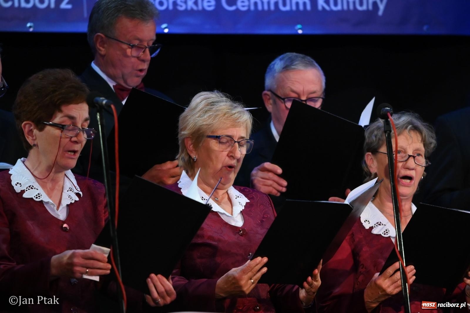 Zdjęcie w galerii na portalu naszraciborz.pl: Siedem chórów wystąpiło na koncercie Co nam w duszy gra w Raciborzu wiadomości z regionu