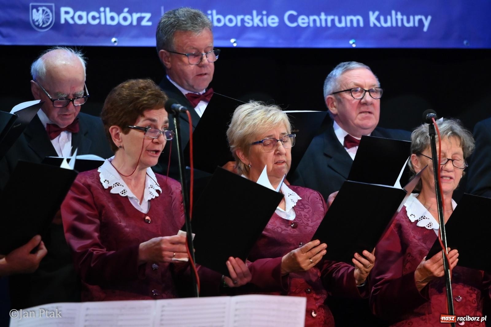 Zdjęcie w galerii na portalu naszraciborz.pl: Siedem chórów wystąpiło na koncercie Co nam w duszy gra w Raciborzu wiadomości z regionu
