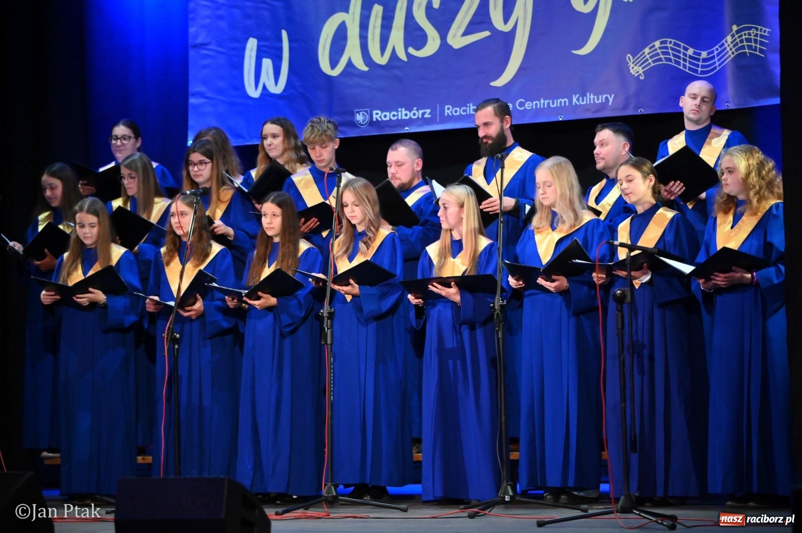 Zdjęcie w galerii na portalu naszraciborz.pl: Siedem chórów wystąpiło na koncercie Co nam w duszy gra w Raciborzu wiadomości z regionu